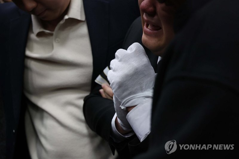 하늘이 떠나보내는 간절함 (출처=연합뉴스)