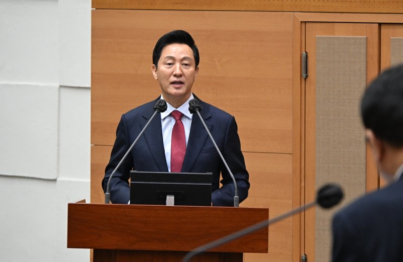 19일 서울시의회 제328회 임시회 시정질문에서 발언하는 오세훈 시장 (출처=연합뉴스)