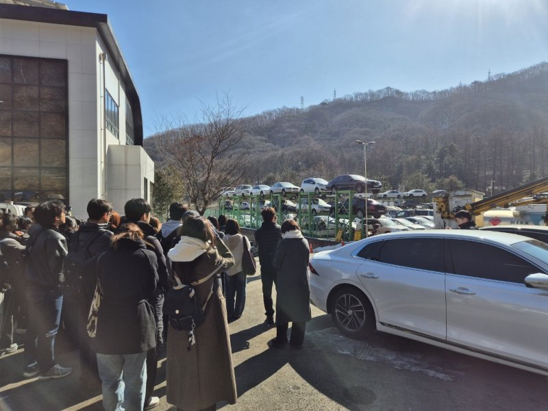 동강그린모터스에 견학 간 건국대학교 디자인대학교 학생들