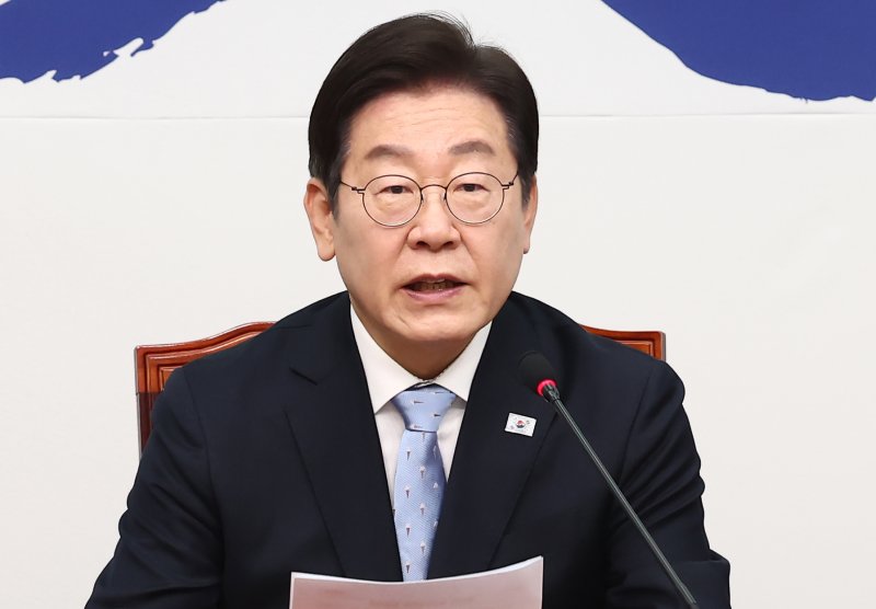 이재명 더불어민주당 대표가 19일 오전 서울 여의도 국회에서 열린 최고위원회의에서 발언하고 있다. 2025.2.19/뉴스1 ⓒ News1 김민지 기자