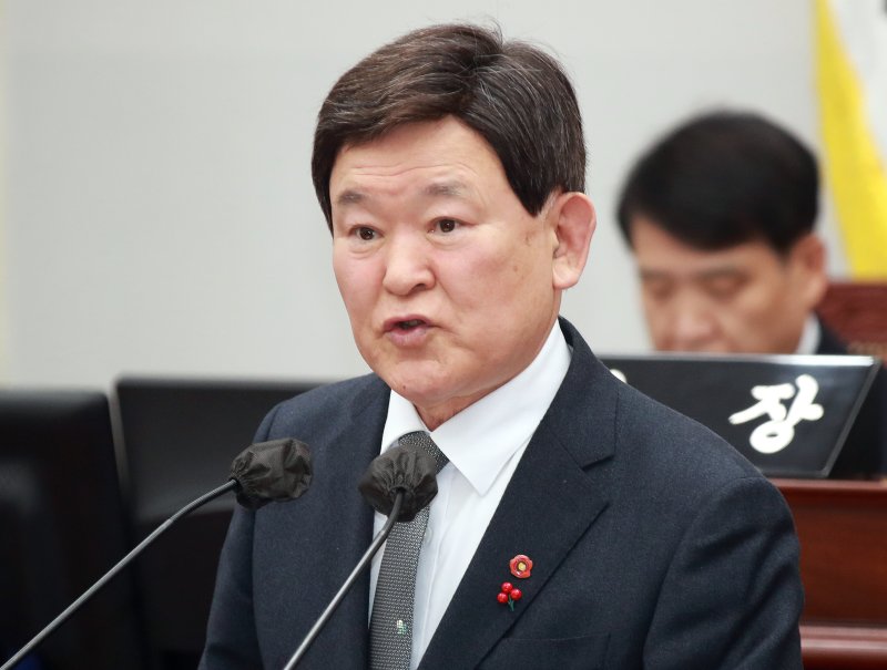 김광수 제주도교육감이 18일 오후 제주도의회 본회의장에서 열린 제435회 도의회 임시회 제1차 본회의에서 새해 교육행정 주요 업무 보고에 따른 인사말을 하고 있다.(제주도의회 제공, 재판매 및 DB 금지) 2025.2.18/뉴스1 ⓒ News1 오미란 기자