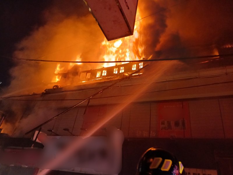 [대구=뉴시스] 13일 오후 8시3분께 대구 중구 삼덕동의 한 상가건물 내 술집에서 화재가 발생했다. (사진=대구소방안전본부) 2025.02.13. photo@newsis.com *재판매 및 DB 금지