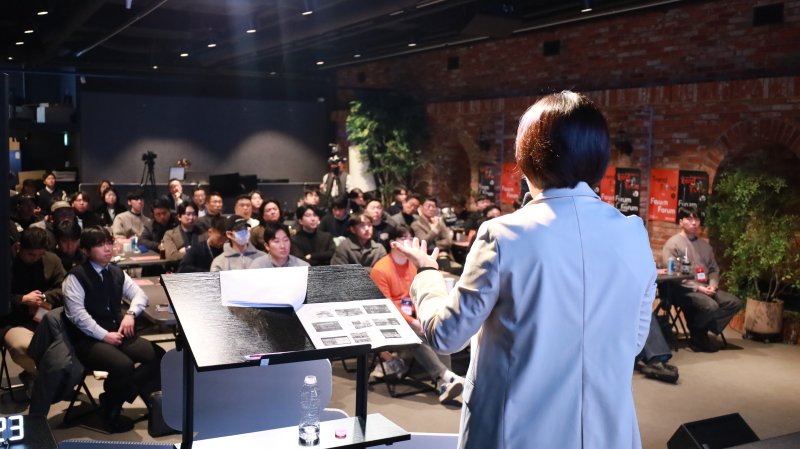 삼성웰스토리가 지난 19일 제1회 트렌드 F포럼을 진행했다. 참석자들이 강연자로 나선 남민정 인사이트플랫폼 대표의 강연을 듣고 있다.(삼성웰스토리 제공)