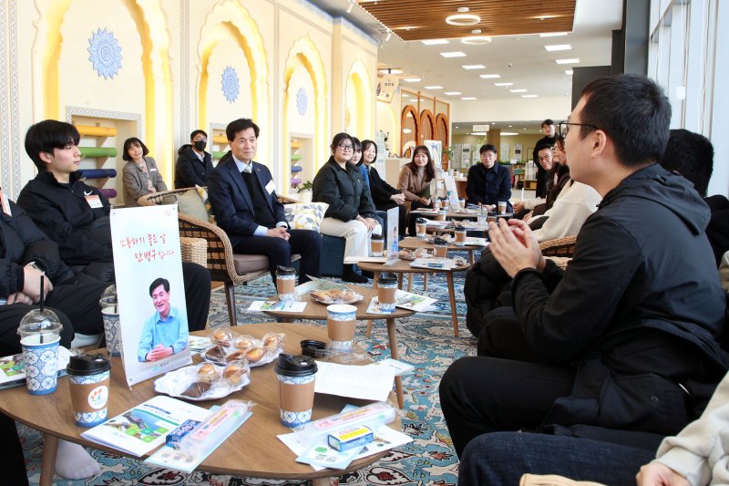 [밀양=뉴시스] 안병구 시장이 소통하기 좋은날을 운영하고 있다. (사진=밀양시 제공) 2025.02.19. photo@newsis.com *재판매 및 DB 금지