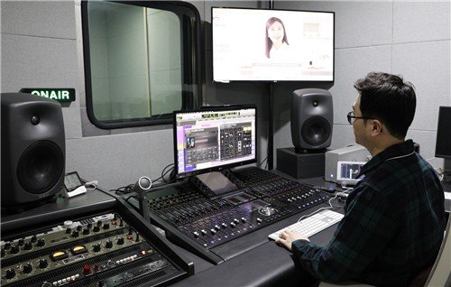 쇼호스트 음성도 AI로…SK스토아 방송에 음성합성 기술 도입 (출처=연합뉴스)