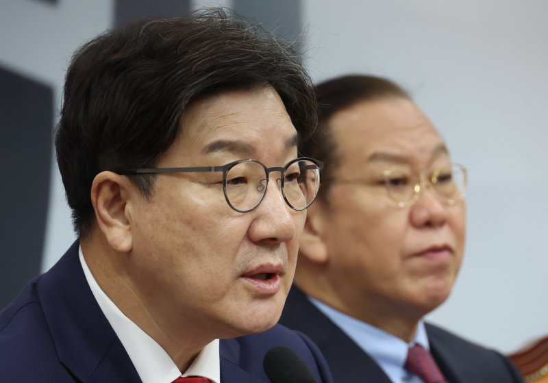 [서울=뉴시스] 고승민 기자 = 권성동 국민의힘 원내대표가 20일 서울 여의도 국회에서 열린 비상대책위원회의에서 발언하고 있다. 2025.02.20. kkssmm99@newsis.com