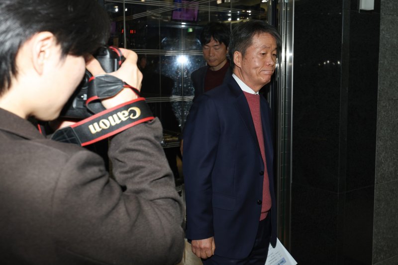김용원 국가인권위원회 상임위원이 18일 오전 서울 중구 인권위에서 열린 군인권보호위원회(군인권소위)에 참석하고 있다. 2025.2.18/뉴스1 ⓒ News1 신웅수 기자