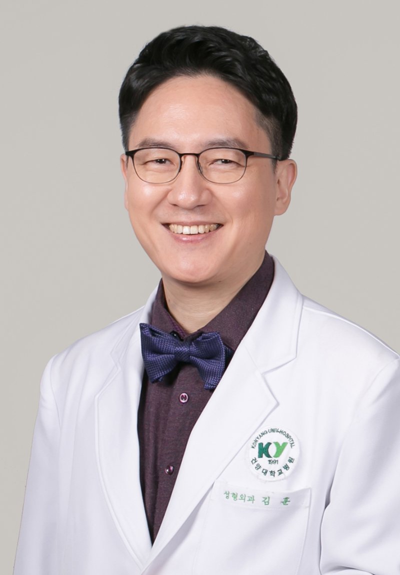 [대전=뉴시스] 건양대병원 성형외과 김훈 교수.(사진=건양대학교병원 제공) 2025.02.20. photo@newsis.com *재판매 및 DB 금지