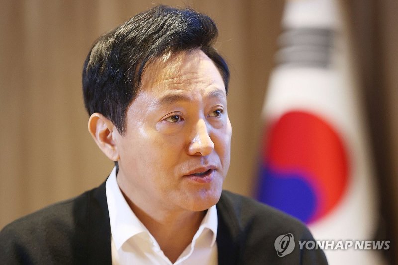 인터뷰하는 오세훈 시장 (출처=연합뉴스)