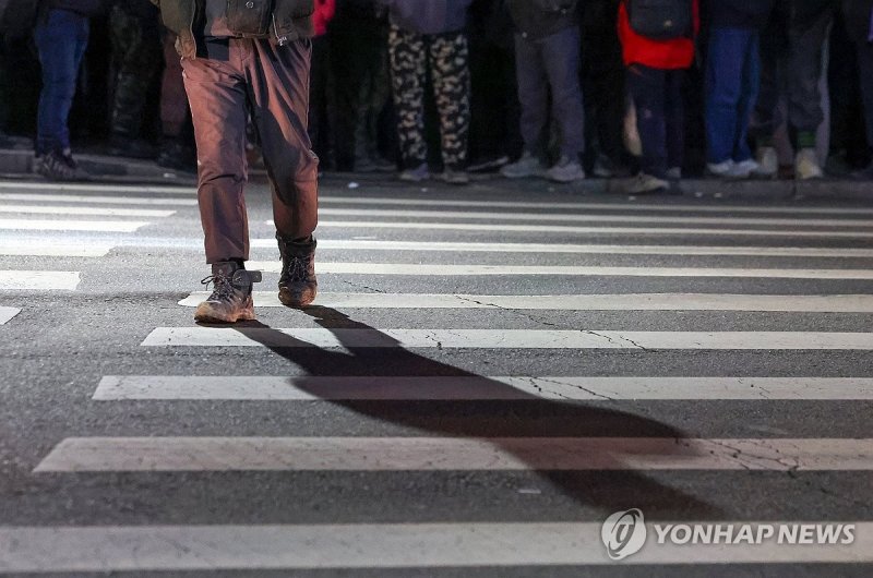 일자리 근심처럼 긴 그림자 (출처=연합뉴스)