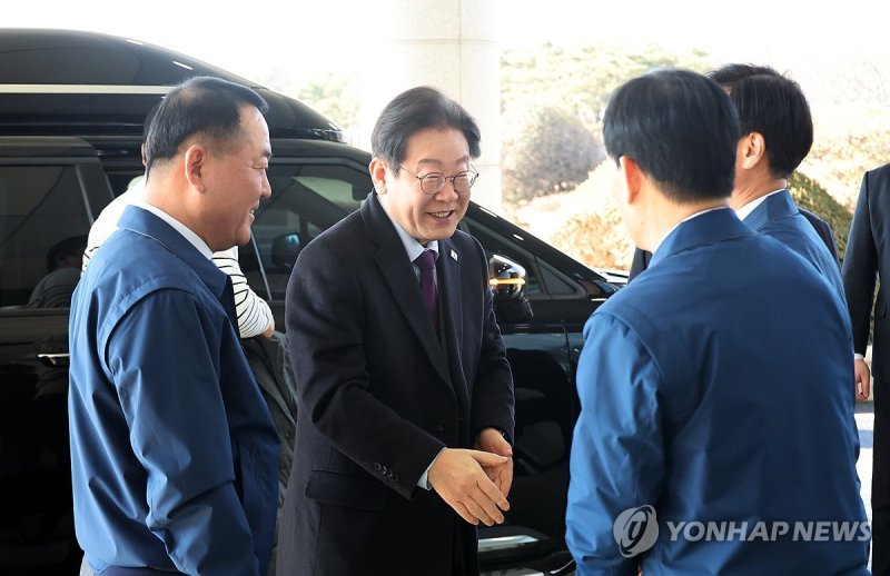 현대차 아산공장 방문한 이재명 대표 (출처=연합뉴스)
