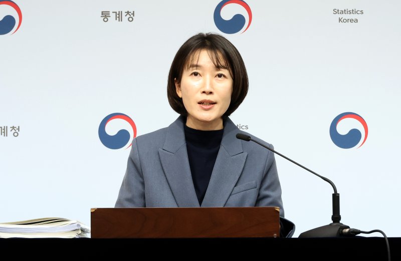 [세종=뉴시스] 강종민 기자 = 송준행 통계청 고용통계과장. 2024.12.17. ppkjm@newsis.com