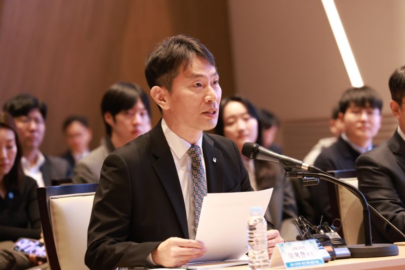 이복현 금융감독원 원장이 20일 서울 여의도 한국거래소에서 열린 ‘증시 인프라 개선을 위한 열린 토론’에서 발언하고 있다. 금융감독워 제공.