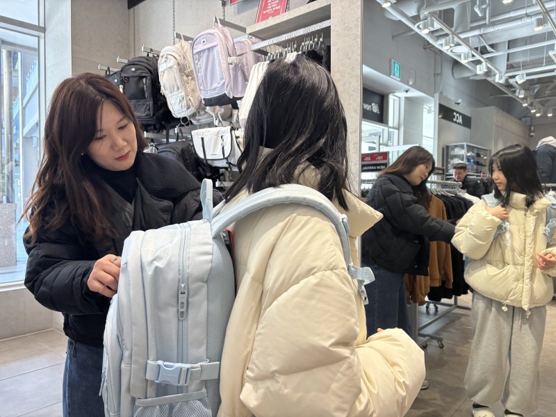 [대구=뉴시스] 이시아폴리스점, 율하점 등 대구지역 롯데아울렛에서는 '새출발 아이템 특집전'을 진행한다. (사진 = 롯데백화점 제공) 2025.02.20. photo@newsis.com *재판매 및 DB 금지