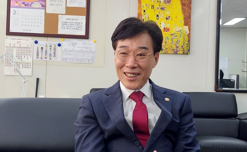 최윤홍 부산시교육감 권한대행 (출처=연합뉴스)