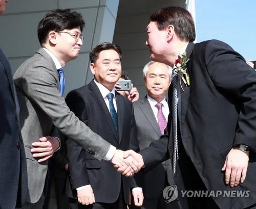 이랬던 두 사람이… (출처=연합뉴스)