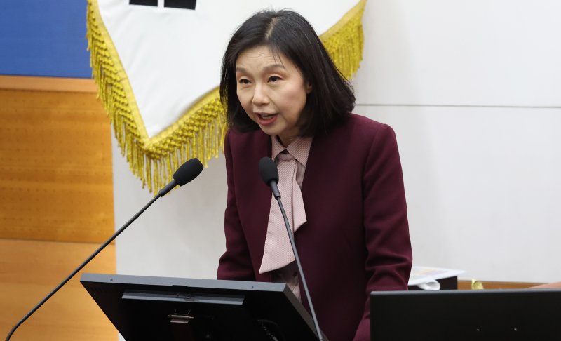 [서울=뉴시스] 추상철 기자 = 최호정 서울시의회 의장이 20일 오전 서울 종로구 서울시의회에서 열린 '제328회 임시회 제3차 본회의' 서울시정 및 교육행정에 관한 질문에서 발언하고 있다. 2025.02.20. scchoo@newsis.com