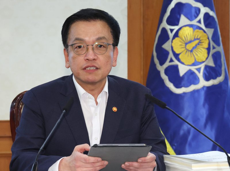 [서울=뉴시스] 최진석 기자 = 최상목 대통령 권한대행 부총리 겸 기획재정부 장관이 20일 정부서울청사에서 열린 국제개발협력위원회에서 발언하고 있다. (대통령실통신사진기자단) 2025.02.20. myjs@newsis.com
