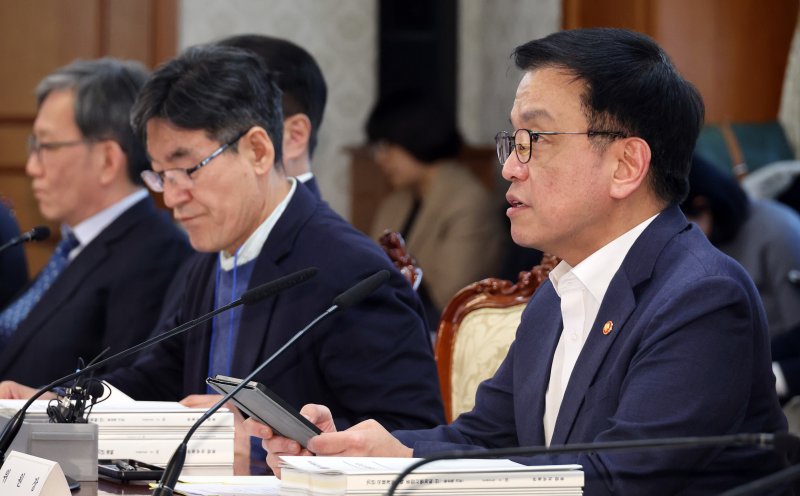 [서울=뉴시스] 최진석 기자 = 최상목 대통령 권한대행 부총리 겸 기획재정부 장관이 20일 정부서울청사에서 열린 국제개발협력위원회에서 발언하고 있다. (대통령실통신사진기자단) 2025.02.20. myjs@newsis.com