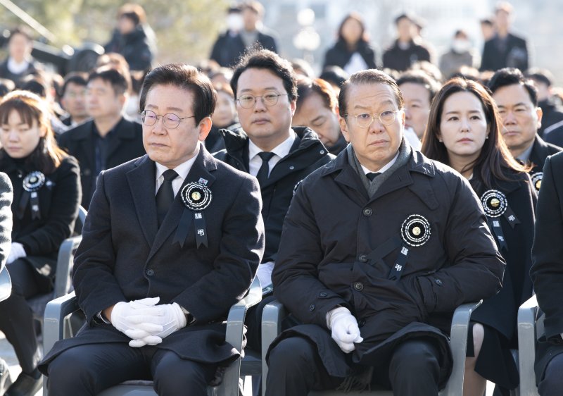 이재명 더불어민주당 대표(왼쪽)와 권영세 국민의힘 비상대책위원장. ⓒ News1 이재명 기자