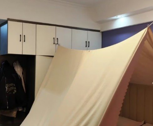 완성한 A자 텐트 모습 - 웨이보 갈무리