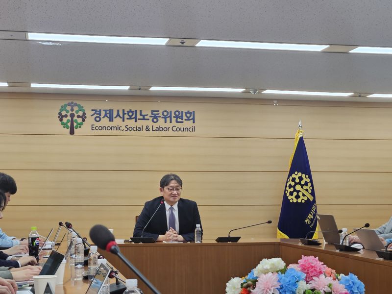 경사노위원장 "계속고용 사회적대화 4월까지 결론"