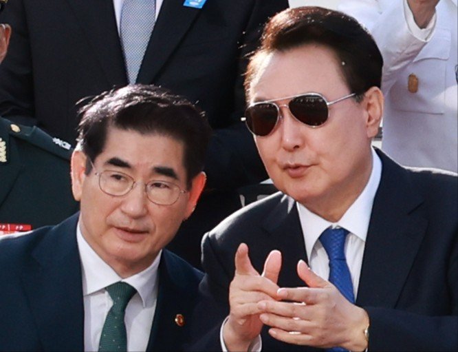 김용현 전 국방장관과 윤석열 대통령 (출처=연합뉴스)
