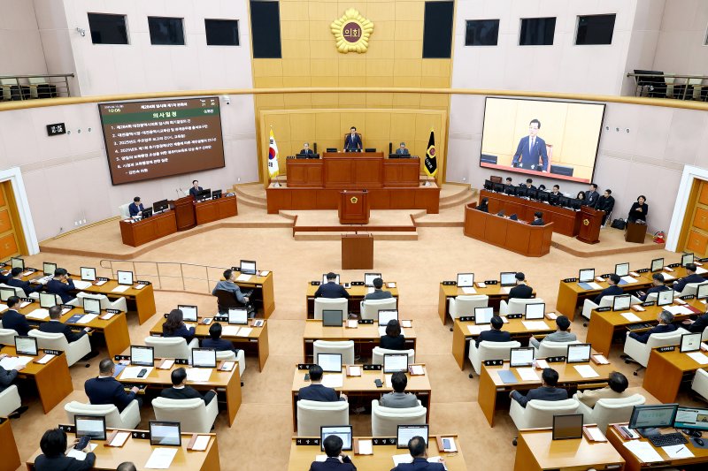 [대전=뉴시스] 조명휘 기자 = 대전시의회가 20일 제284회 제2차 본회의를 열어 안건을 심의·의결하고 있다. (사진= 대전시의회 제공) 2025.02.20. photo@newsis.com *재판매 및 DB 금지