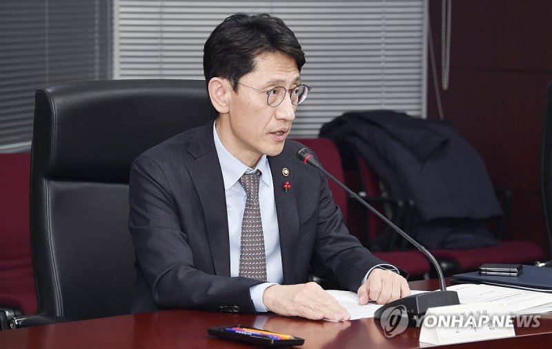 제1회 재정운용전략위원회 주재하는 김윤상 차관 (출처=연합뉴스)