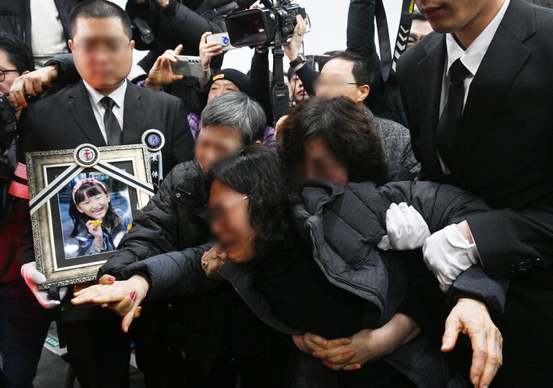 14일 오전 대전 서구 건양대병원 장례식장에서 김하늘양의 발인식이 엄수되고 있다. (공동취재) 2025.2.14/뉴스1 ⓒ News1 김기태 기자