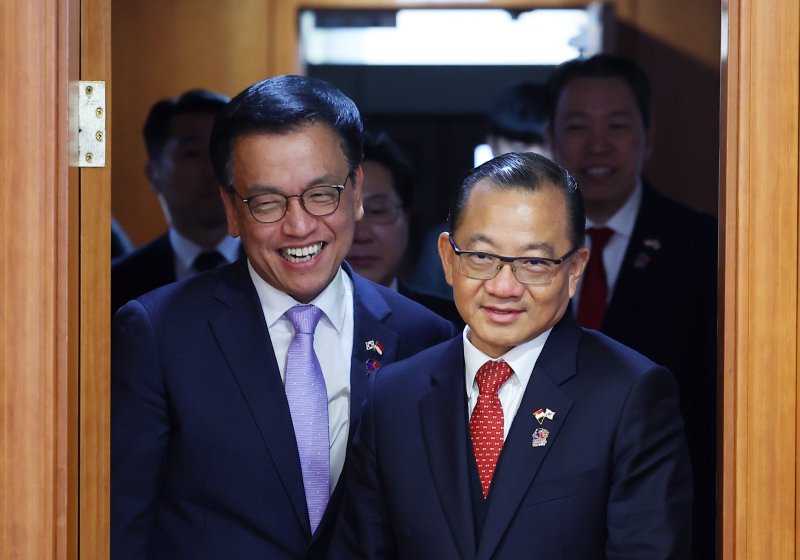 [서울=뉴시스] 최진석 기자 = 최상목 대통령 권한대행 부총리 겸 기획재정부 장관이 20일 정부서울청사에서 시아 키앤 펭 싱가포르 국회의장과 접견하고 있다. 2025.02.20. myjs@newsis.com