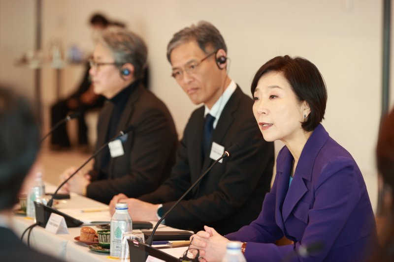 [서울=뉴시스] 김진아 기자 = 오영주 중소벤처기업부 장관이 20일 일본 도쿄에서 열린 ‘제2회 한·일 바이오 에코시스템 라운드테이블’에서 인사말을 하고 있다. (사진=중소벤처기업부 제공) 2025.02.20. photo@newsis.com *재판매 및 DB 금지