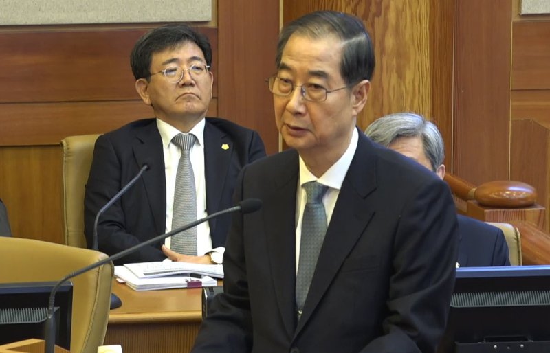 한덕수 국무총리가 19일 서울 종로구 헌법재판소 대심판정에서 열린 탄핵심판 1차 변론 기일에서 발언하고 있다. (헌법재판소 제공. 재판매 및 DB 금지) 2025.2.19/뉴스1