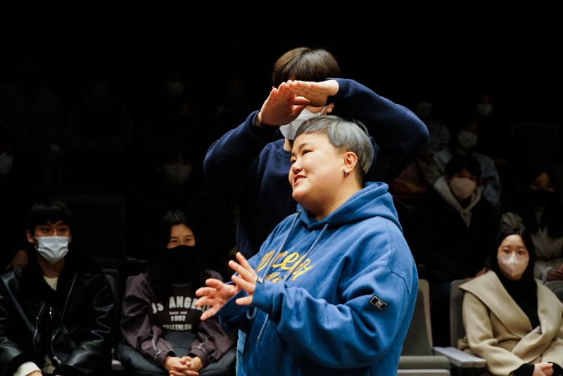 연극 ‘내게 빛나는 모든 것’ 공연 모습. 부산문화회관 제공