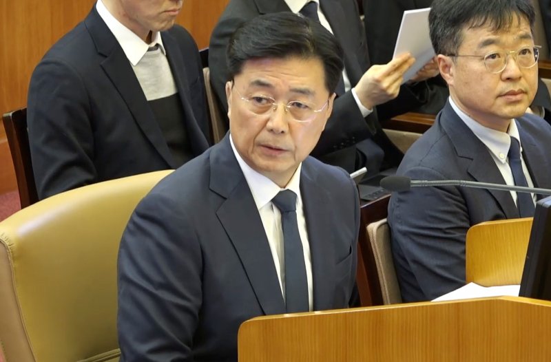 홍장원 전 국가정보원 제1차장이 20일 서울 종로구 헌법재판소 대심판정에서 열린 윤석열 대통령 탄핵심판 10차 변론에서 증인으로 출석해 발언하고 있다. (헌법재판소 제공. 재판매 및 DB 금지) 2025.2.20/뉴스1