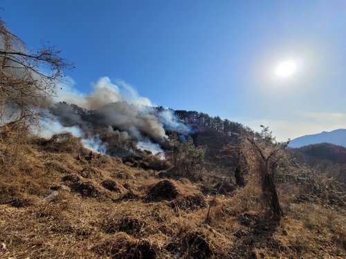 하동 야산 화재 (출처=연합뉴스)