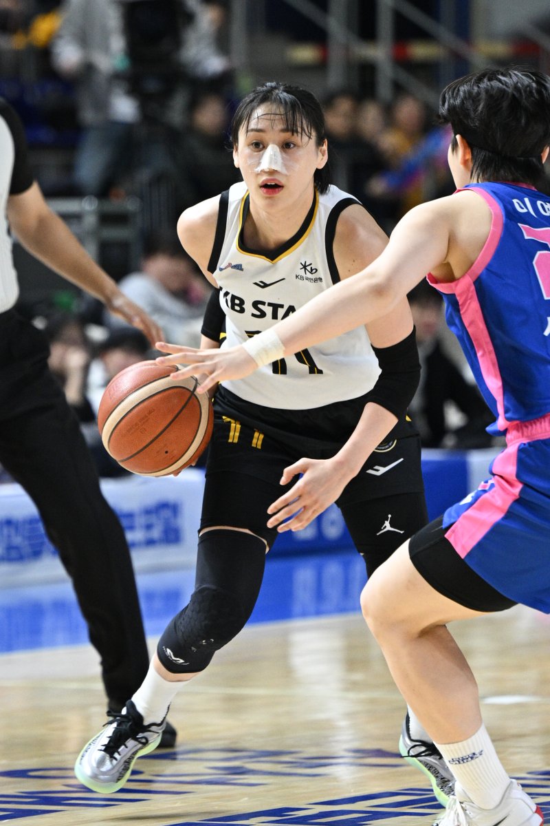 [서울=뉴시스] 여자프로농구 청주 KB국민은행의 강이슬. (사진=WKBL 제공) *재판매 및 DB 금지