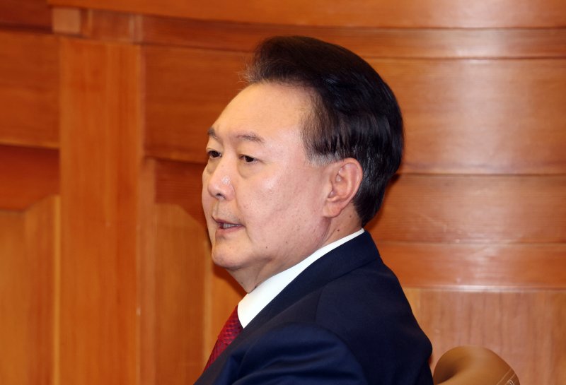 윤석열 대통령이 20일 서울 종로구 헌법재판소에서 열린 자신의 탄핵심판 10차 변론에 출석해 있다. 연합뉴스