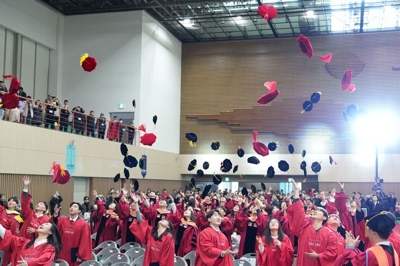 "과학기술과 사회 잇는다" 2025 유니스트 학위수여식 열려