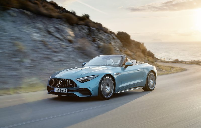 [서울=뉴시스] 메르세데스-벤츠 코리아가 럭셔리 로드스터 '메르세데스-AMG SL'의 신규 트림인 '메르세데스-AMG SL 43'을 공식 출시하며 라인업을 강화한다고 21일 밝혔다. (사진=메르세데스-벤츠 코리아 제공) photo@newsis.com *재판매 및 DB 금지