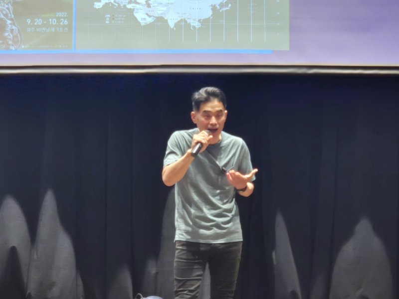 [광주=뉴시스]김현국 탐험가 초청 '탐험가의 탄생, 유라시아 대륙횡단 도로' 주제 강연. (사진=광주경영자총협회 제공) 2025.02.21. photo@newsis.com