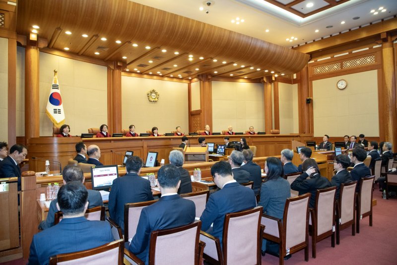 20일 오후 서울 종로구 헌법재판소 대심판정에서 윤석열대통령의 탄핵심판 10차 변론이 열린 가운데 재판이 시작되고 있다. 이날 윤 대통령은 10차 변론에 출석했다가 5분 만에 퇴정했다. 2025.2.20/뉴스1 ⓒ News1 사진공동취재단