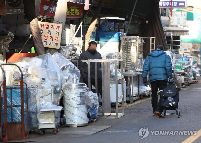 작년 폐업 2006년 이후 최다…음식·소매업 폐업률 높아 (출처=연합뉴스)