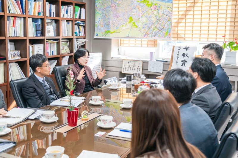 이수희 강동구청장, 한국마사회 만나 '강동지사 이전' 논의 (출처=연합뉴스)