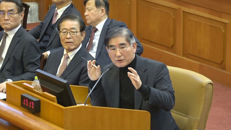 [서울=뉴시스] 김용현 전 국방부장관이 23일 서울 종로구 헌법재판소에서 열린 대통령 탄핵심판 4차 변론기일에 증인으로 출석해 질문에 답변하고 있다. (사진=헌법재판소 제공) 2025.01.23. photo@newsis.com *재판매 및 DB 금지
