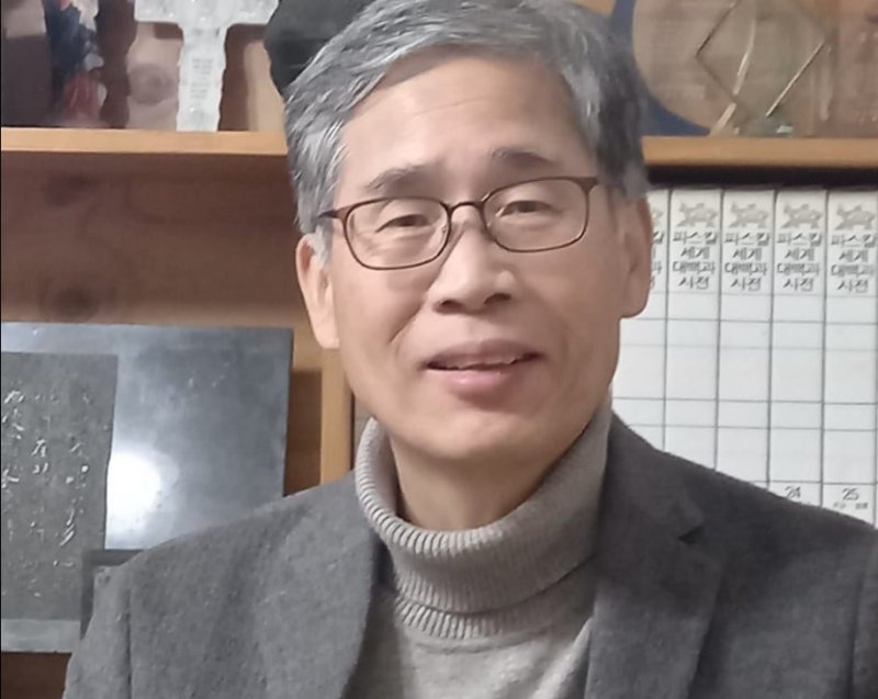 '尹멘토' 신평 "화양연화 누리고 당 욕한 홍준표, 응석받이로 놔둬선 안 돼"
