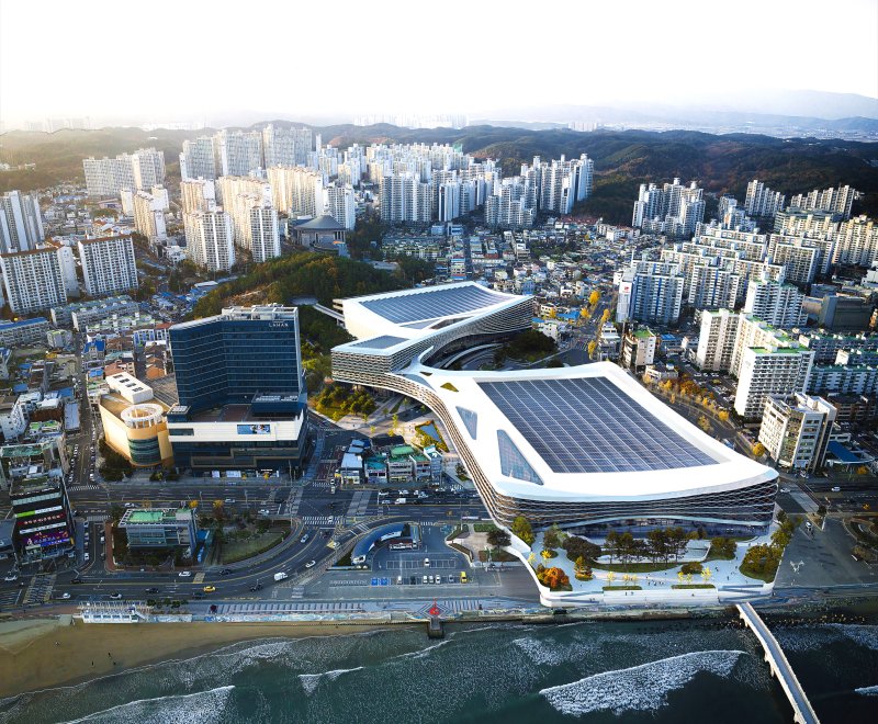 [포항=뉴시스] 송종욱 기자 = 포항시는 21일 시청에서 마이스(MICE) 산업 육성과 발전의 중추적인 역할을 담당할 (재)포항국제전시컨벤션센터 발기인 총회와 창립 이사회를 열고 초대 대표이사에 송남운 전 킨텍스 경영본부 처장을 임명했다. 사진은 포항국제전시컨벤션센터(2단계 포함) 조감도. (사진=포항시 제공) 2025.02.21. photo@newsis.com