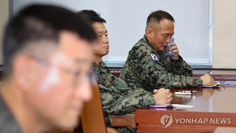 눈물 보인 이상현 1공수여단장 (출처=연합뉴스)
