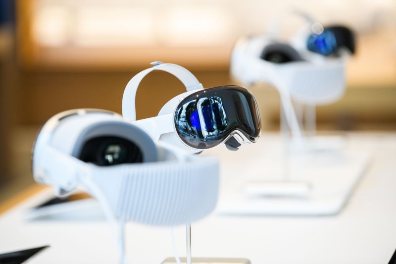 15일 서울 중구 애플 명동점에 국내 출시된 '애플 비전 프로(Apple Vision Pro)'가 전시돼 있다. (애플 제공) 2024.11.15/뉴스1