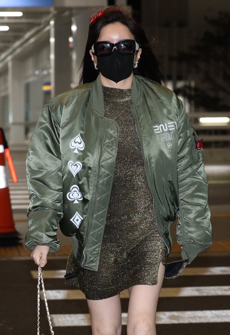 [뉴스1 ★]박봄, 이민호와 셀프 열애설 후 공항 포착… 블링블링 비주얼